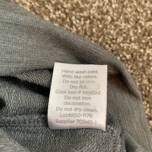 ❤️ JCPenney Sweatshirt Size S Rhinestones collar Long Sleeve Polyester Rayon - Picture 11 of 13